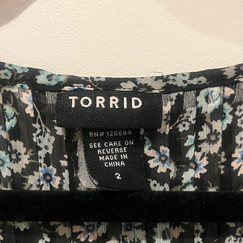 Torrid Black Floral Sheer Blouse – Size 2 - Picture 5 of 6